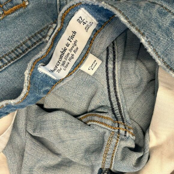 Abercrombie & Fitch 4 Asymmetrical Button Ultra High Rise Straight Leg 90s Jean - Picture 8 of 15